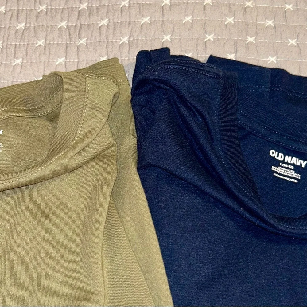 (Bundle 3 for $15) Old Navy Olive and Navy Long Sleeve Tee Set of 2 Kids L